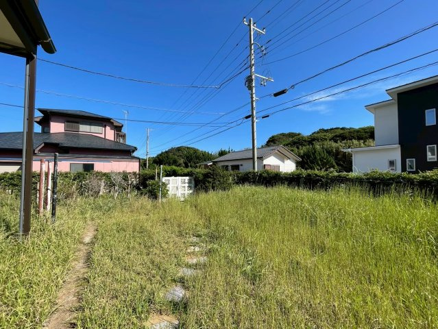 銚子市三崎町１丁目　中古戸建の庭|※画像の一部はAIを用いて加工・編集しています。実際の状況と異なる場合がありますので、ご了承下さい。