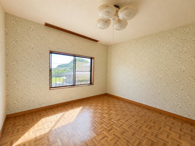 銚子市三崎町１丁目　中古戸建の洋室|※画像の一部はAIを用いて加工・編集しています。実際の状況と異なる場合がありますので、ご了承下さい。