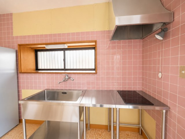 銚子市三崎町１丁目　中古戸建のキッチン|※画像の一部はAIを用いて加工・編集しています。実際の状況と異なる場合がありますので、ご了承下さい。