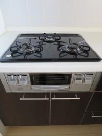 エコロジー錦糸町レジデンスのキッチン|グリル付き3口ガスコンロ