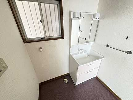 安芸郡熊野町平谷2丁目　中古一戸建ての独立洗面台