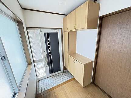 安芸郡熊野町平谷2丁目　中古一戸建ての玄関