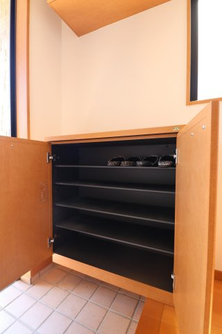 花畑中垣貸家の収納