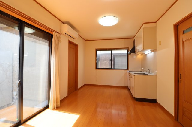 花畑中垣貸家の居間・リビング