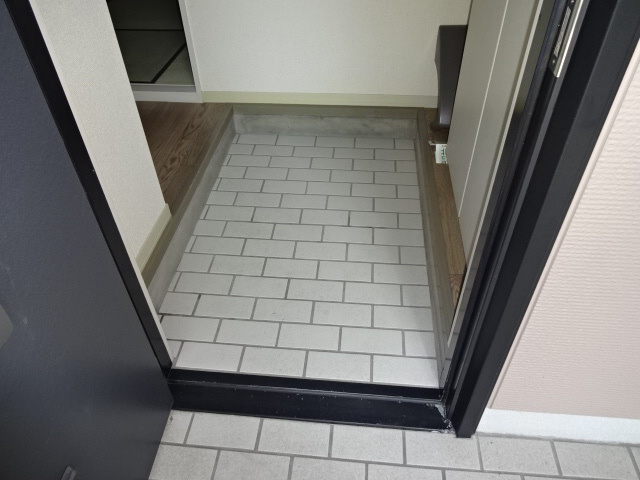 フォーレス塩屋の玄関