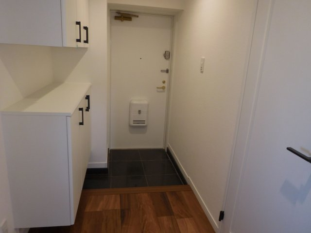 【玄関】 | グランドステイツ薬院ギャラリー | 収納力に優れた玄関でいつでも片付いた状態でお客様を迎えられます