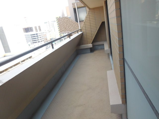 【バルコニー】 | グランドステイツ薬院ギャラリー | 南側のバルコニー。屋根が少しついています