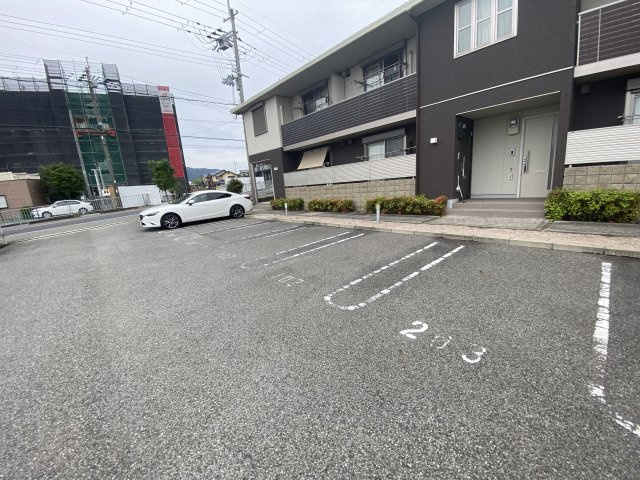 メゾン　ラフェリオの駐車場