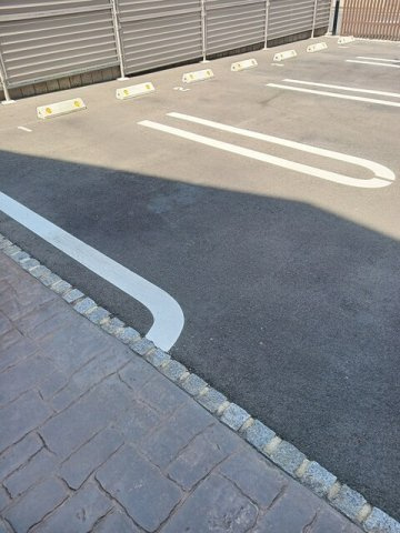 ステムガーデンの駐車場