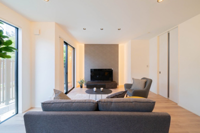 【居間・リビング】 | ◆三保町中古戸建◆ | ◆くつろぎと華やかさを兼ね備えたリビングは来客を迎える場としても誇れる、格別な空間となっております。