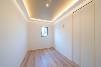 【洋室】 | ◆三保町中古戸建◆ | ◆使い勝手に優れた洋室は、勉強部屋や趣味の場など、ご家族の成長に合わせた柔軟な活用が可能です。