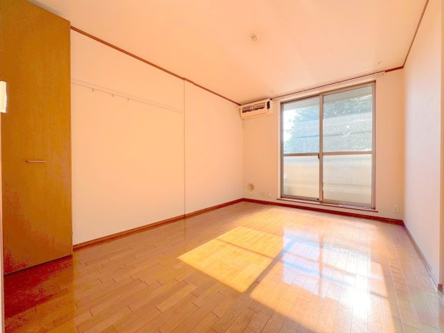 メゾン　ジュピタの居間・リビング|★広々7.6帖の居室★