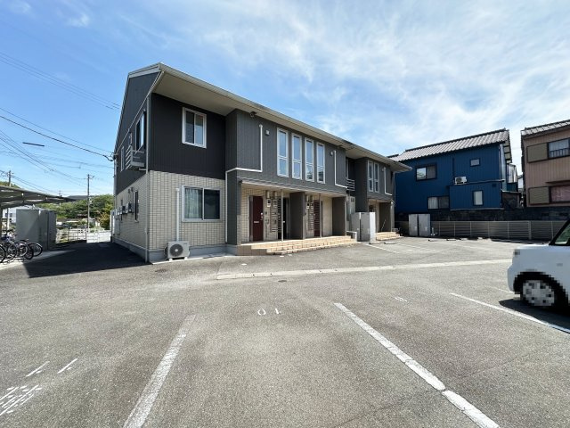 ミルパーチェの駐車場