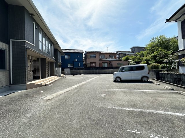 ミルパーチェの駐車場