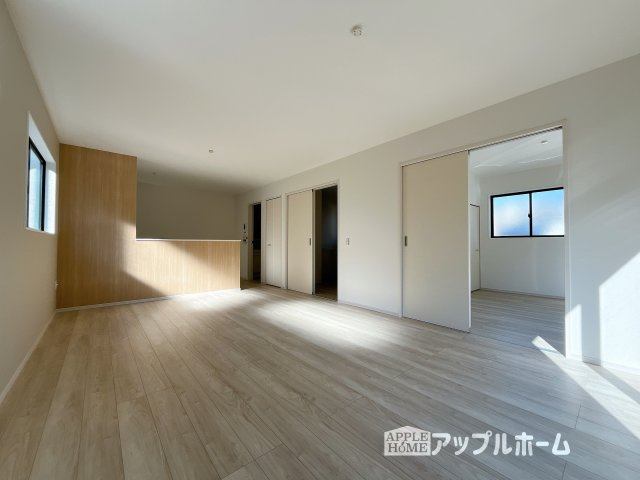 熊谷市別府２丁目　新築戸建　全1棟　の居間・リビング