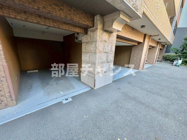 プレサンス名古屋STATIONビジュの駐車場