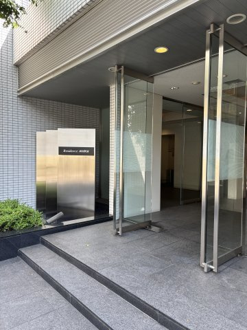 レジデンス両国駅前のエントランス