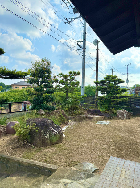 浜名区宮口の庭|ひろびろとした庭付き！季節の花や植物を植えて季節の移り変わりを楽しんでみてはいかがでしょうか？
