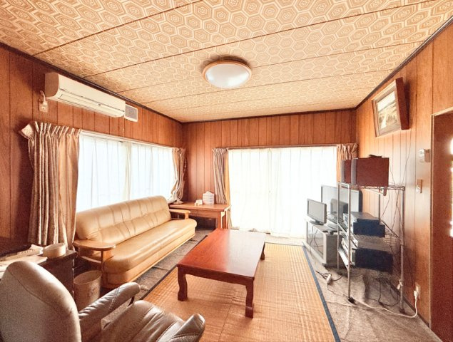 浜名区宮口の居間・リビング|2面採光のため、明るい空間になっています！

