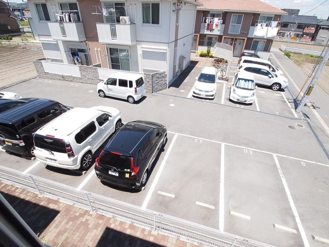 シャーメゾン秋山Ｂの駐車場