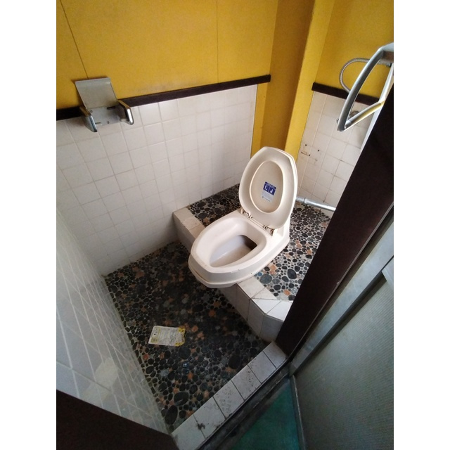 六条北倉庫のトイレ