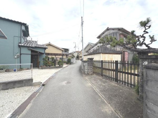【前面道路含む現地写真】