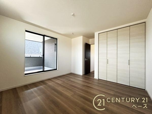 リーブルガーデン石原田町 ／新築一戸建の洋室|■現地撮影写真■バルコニーに面した洋室となっております！