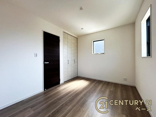 リーブルガーデン石原田町 ／新築一戸建の洋室|■現地撮影写真■２面採光で明るいお部屋です！