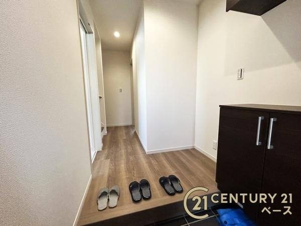 リーブルガーデン石原田町 ／新築一戸建の玄関|■現地撮影写真■すっきりとした明るい玄関が家族やお客様を迎えてくれます！