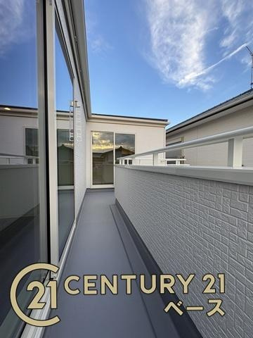 リーブルガーデン曽我町 １号棟 ／新築一戸建のバルコニー|■現地撮影写真■日当たりのよい広々としたバルコニー！洗濯物もよく乾きます！