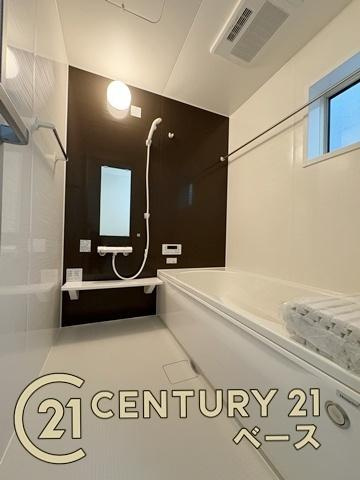 リーブルガーデン曽我町 １号棟 ／新築一戸建の浴室|■現地撮影写真■床は水ハケが良く、乾きやすいのでカビの発生も軽減！嬉しい浴室乾燥機付です！