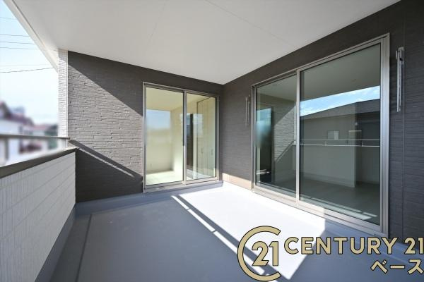 リーブルガーデン粟殿 ２号棟 ／新築一戸建のバルコニー|■現地撮影写真■日当たりのよいバルコニー！洗濯物もよく乾きます！