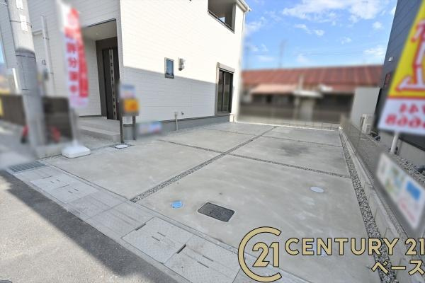 リーブルガーデン粟殿 ２号棟 ／新築一戸建の駐車場|■現地撮影写真■駐車スペース２台分完備！