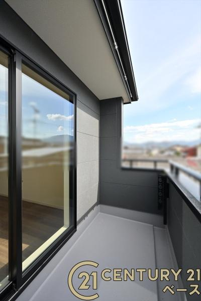 リーブルガーデン粟殿 ３号棟 ／新築一戸建のバルコニー|■現地撮影写真■日当たりのよいバルコニー！洗濯物もよく乾きます！