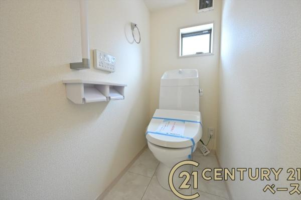 リーブルガーデン粟殿 ４号棟 ／新築一戸建のトイレ|■フチなし＆トルネード洗浄でお掃除も楽らく！ウォシュレット付きです！■