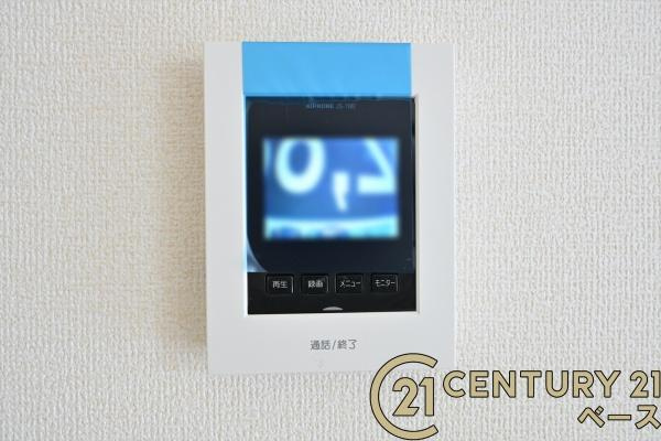 リーブルガーデン粟殿 ４号棟 ／新築一戸建の内観：施工例|■ＴＶモニター付きインターホンで防犯対策もバッチリ！来客も一目でわかり安心です！■