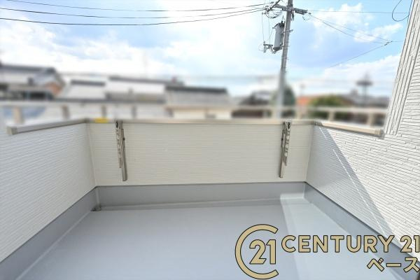 リーブルガーデン粟殿 ４号棟 ／新築一戸建のバルコニー|■現地撮影写真■日当たりのよいバルコニー！洗濯物もよく乾きます！