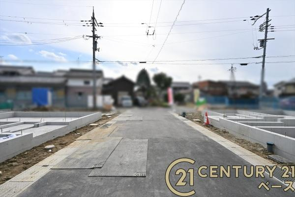リーブルガーデン粟殿 ４号棟 ／新築一戸建の前面道路含む現地写真|■現地撮影写真■コンビニが徒歩圏内に近接しています。
