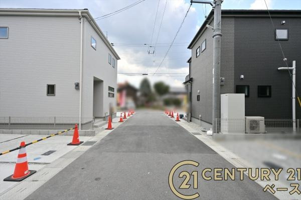 リーブルガーデン粟殿 ４号棟 ／新築一戸建の前面道路含む現地写真|■現地撮影写真■コンビニが徒歩圏内に近接しています。