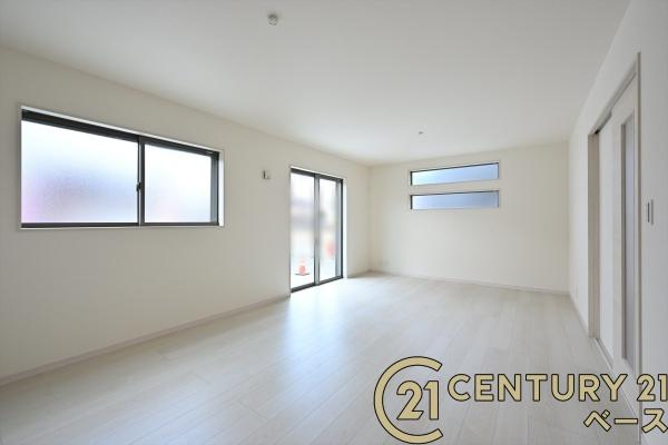 リーブルガーデン粟殿 ４号棟 ／新築一戸建の居間・リビング|■ペアガラス使用で結露の心配もありません！■