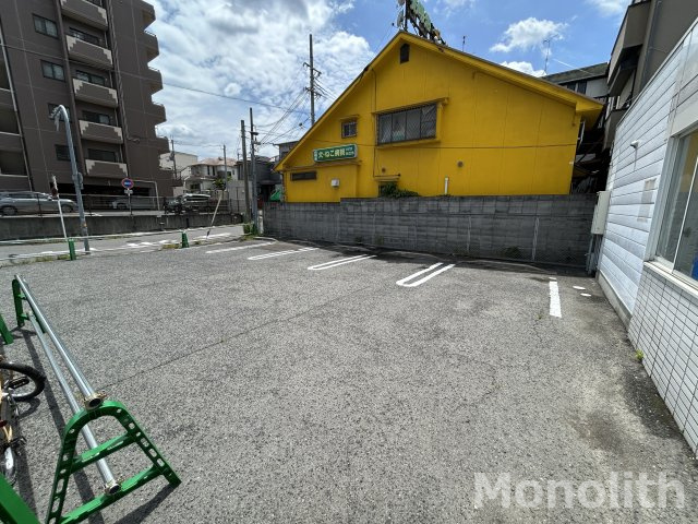 コンビニ跡物件の駐車場