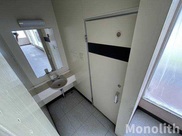 コンビニ跡物件のトイレ