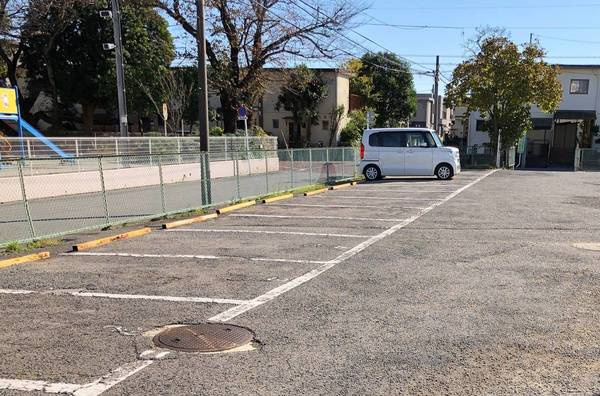 ビレッジハウス勝田2号棟の駐車場|駐車場があるので、車を買う予定の方も安心です
