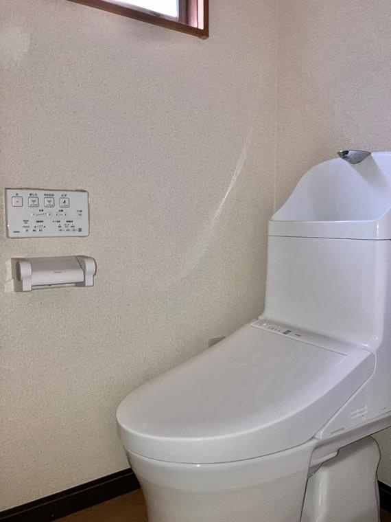 高津戸建のトイレ|落ち着いた色調のトイレです