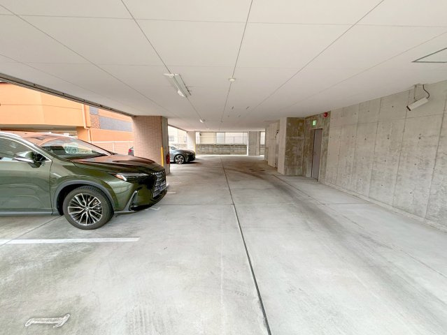 パレス東洋小松2号館の駐車場