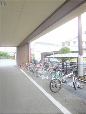 【駐車場】 | アーニスト国分 | 駐車場に車を止められます