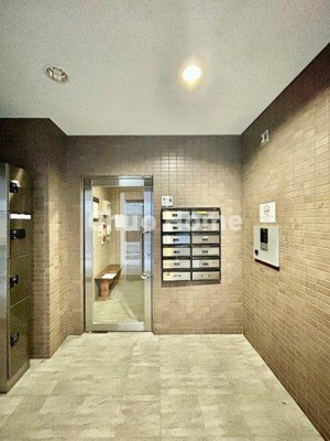 【防犯設備】 | コスモガーデン日暮里 | 【オートロック】オートロックシステムでセキュリティ充実。当たり前ですが、安全で安心して暮らすのって大事ですよね。お探しのご条件でオートロック付きの物件を探す方も多いですがやはりセキュリティは大事です。