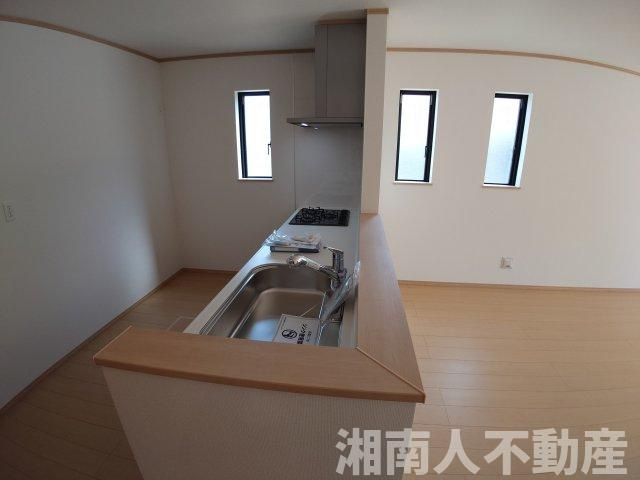 茅ヶ崎市松林２丁目　新築戸建のキッチン|コンパクトなキッチンで掃除もラクラク