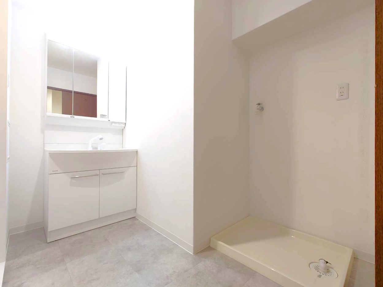 ◆２０２５年５月リフォーム完了のため美室◆陽当り良好の南面バルコニー◆ライオンズマンション宇治の洗面所|脱衣所