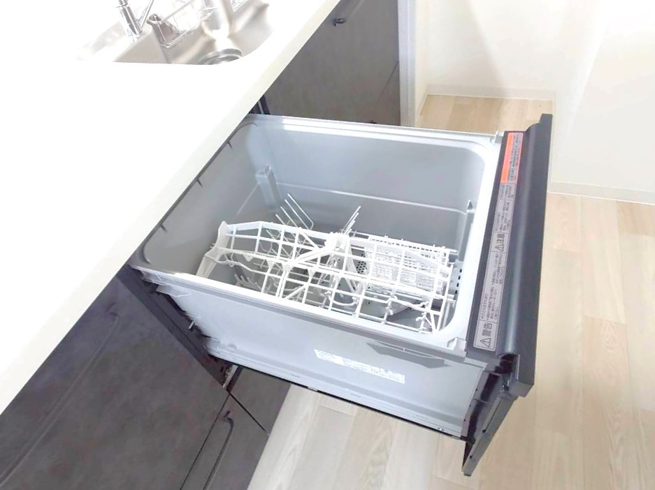 ◆２０２５年５月リフォーム完了のため美室◆陽当り良好の南面バルコニー◆ライオンズマンション宇治のキッチン|食器洗浄乾燥機